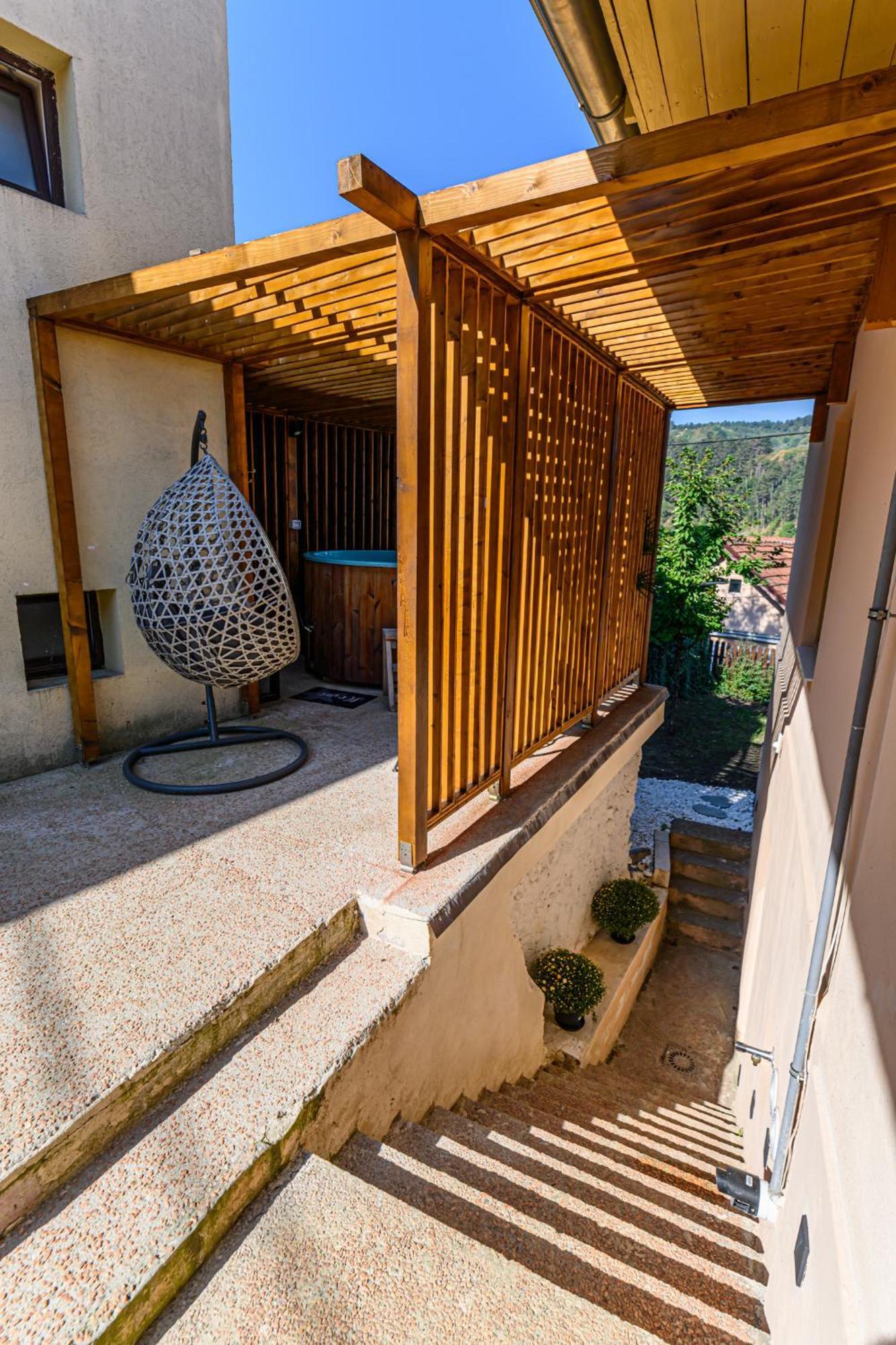 Lagom - Hot Tub Hideout บราชอฟ ภายนอก รูปภาพ