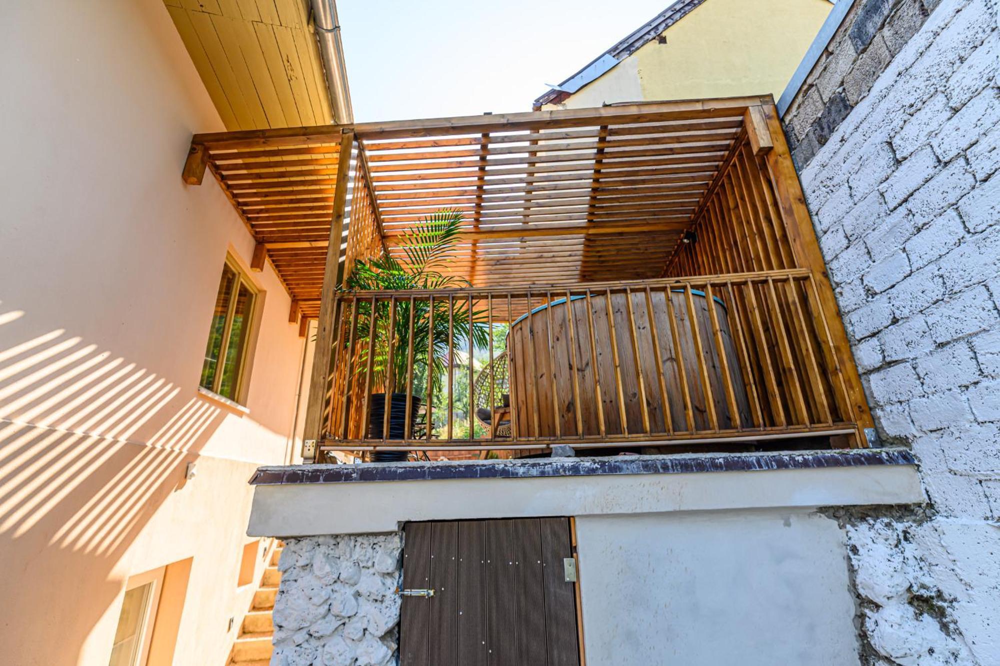 Lagom - Hot Tub Hideout บราชอฟ ภายนอก รูปภาพ