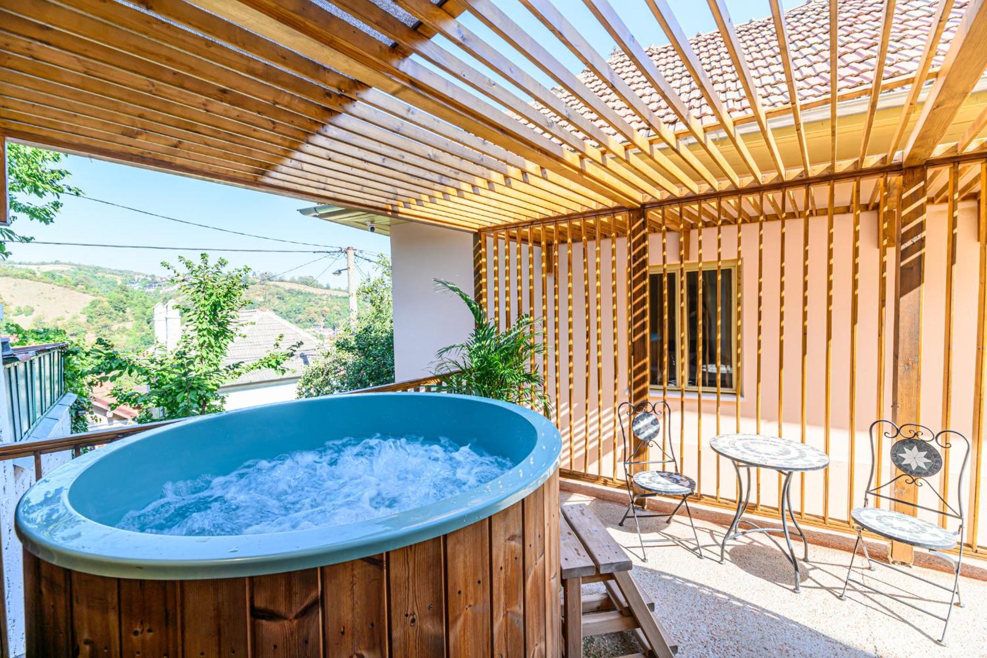 Lagom - Hot Tub Hideout บราชอฟ ภายนอก รูปภาพ